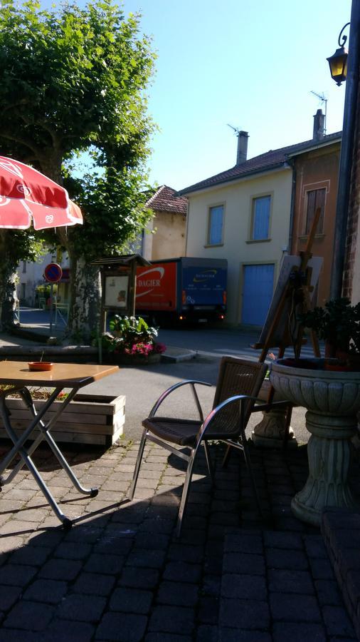 Le Pic Boeuf Hotel Manthes Exterior photo